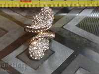 Inel cu zirconii spectaculos