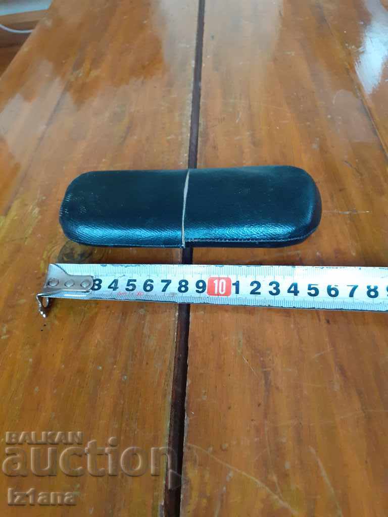 Old spectacle case with price 6.00 BGN | € 3.07 Old spectacle case with price 6.00 BGN | € 3.07