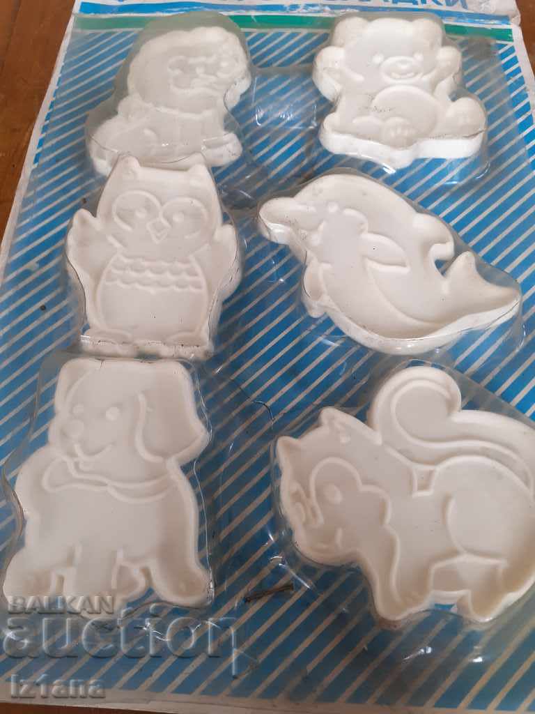 Auction Old forms for sweets Auction Old forms for sweets