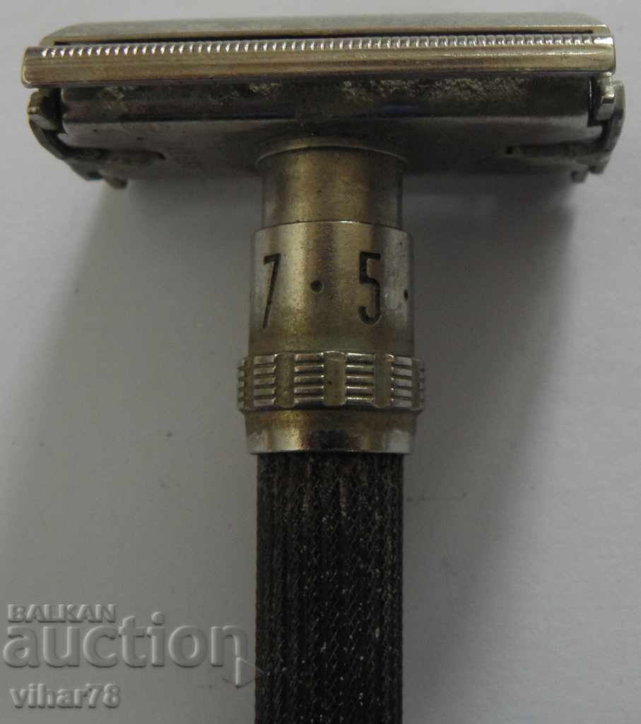 Auction an old razor Auction an old razor