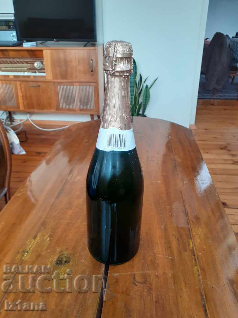 Old bottle of Balkan Crown champagne - 6 Old bottle of Balkan Crown champagne - 6