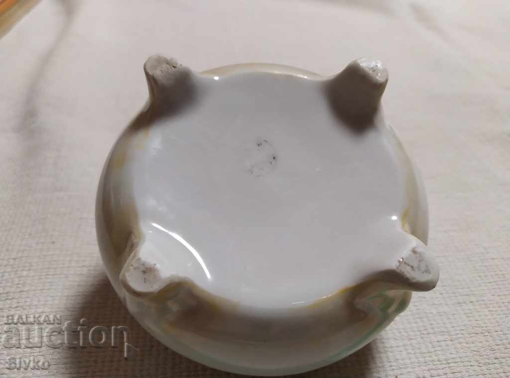 Delivery of Jewelry box English porcelain coat of arms for collection Delivery of Jewelry box English porcelain coat of arms for collection