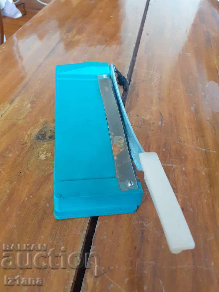 Delivery of Old photo cutter Delivery of Old photo cutter