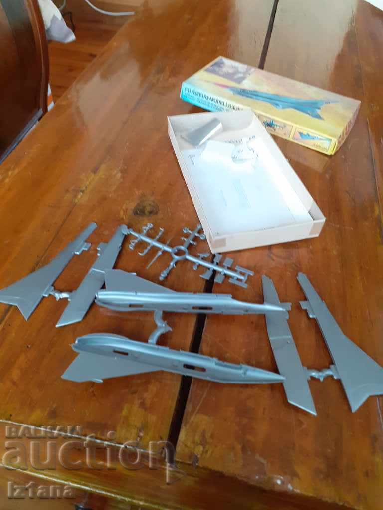 Delivery of Old aircraft model SAAB-J35 Delivery of Old aircraft model SAAB-J35