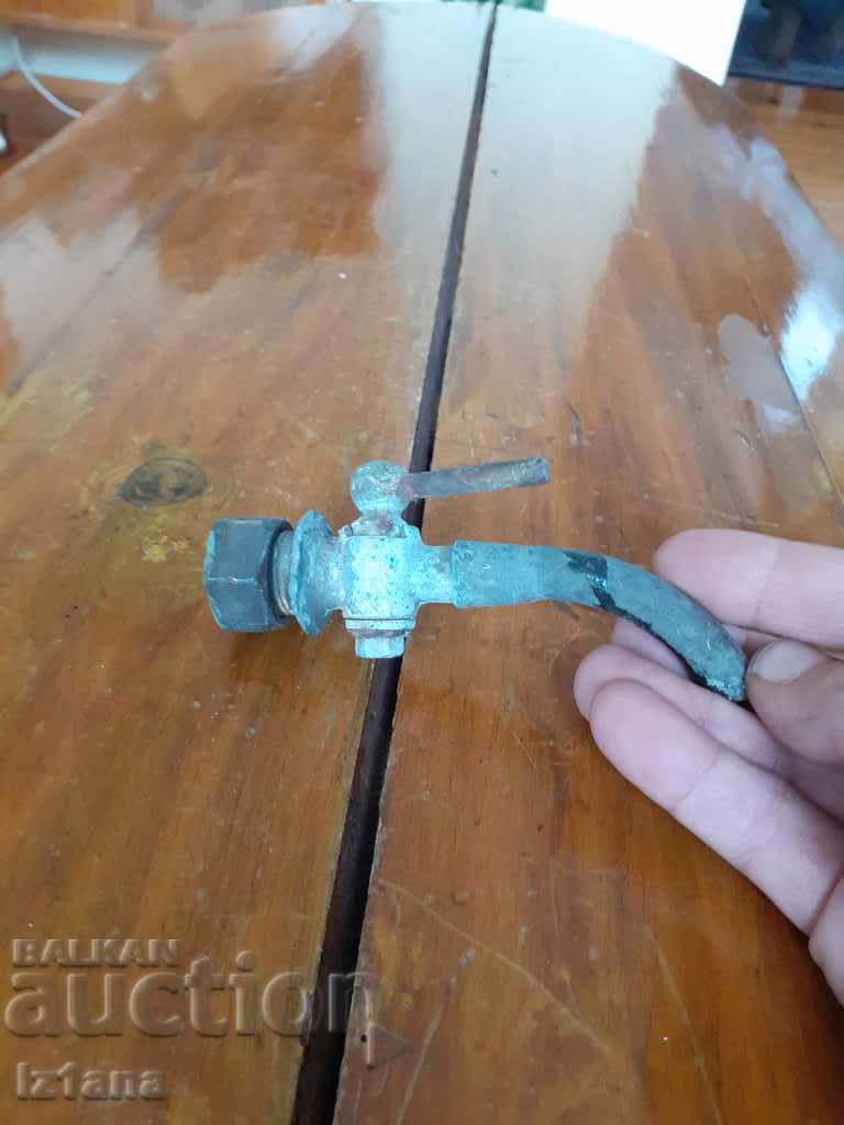 Robinet vechi, robinet cu preț 20.00 BGN | € 10.23 Robinet vechi, robinet cu preț 20.00 BGN | € 10.23