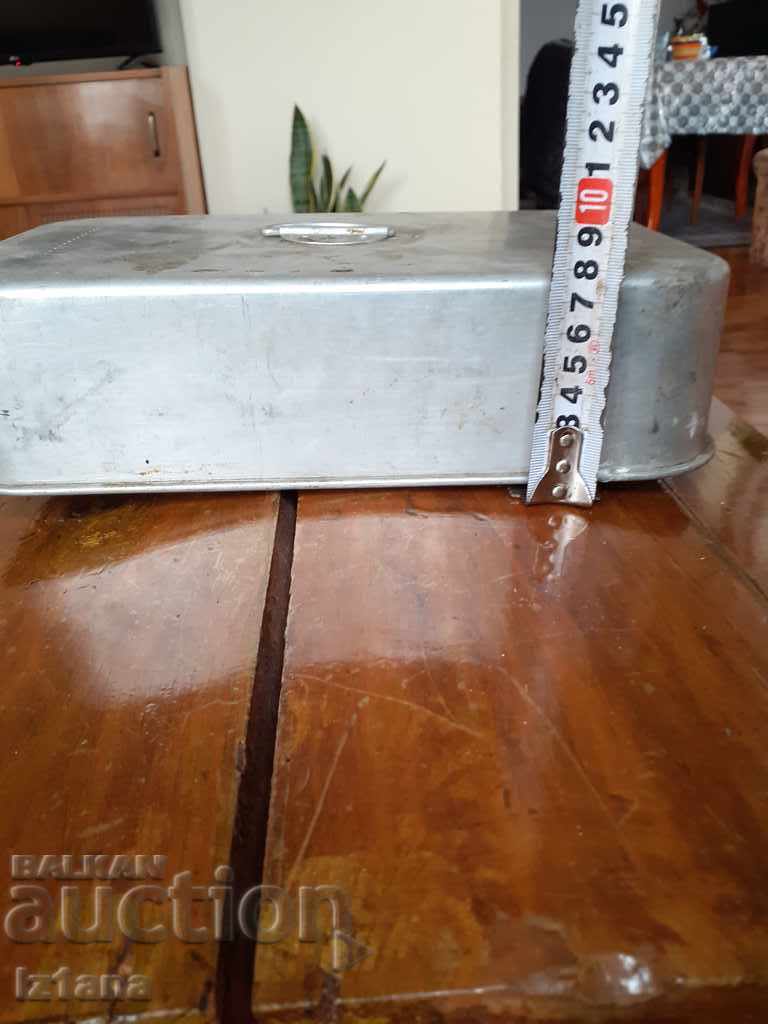 Delivery of Old medical aluminum box Delivery of Old medical aluminum box