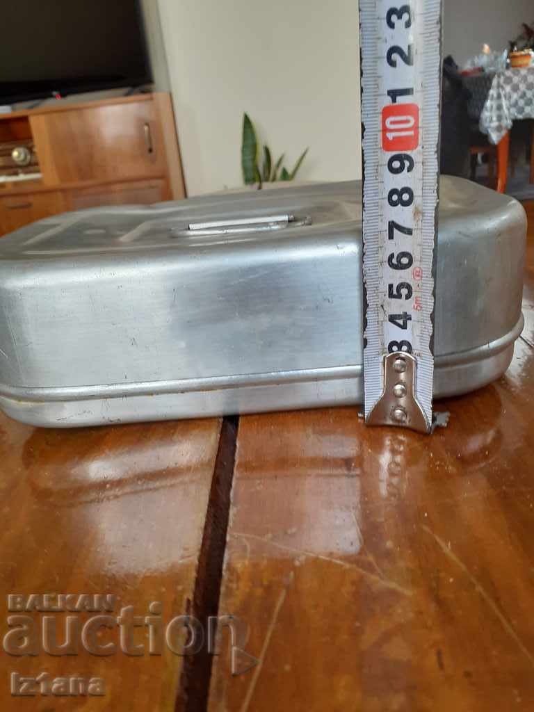 Delivery of Old medical aluminum box Delivery of Old medical aluminum box