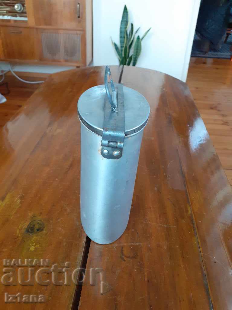 Old aluminum food box with price 20.00 BGN | € 10.23 Old aluminum food box with price 20.00 BGN | € 10.23