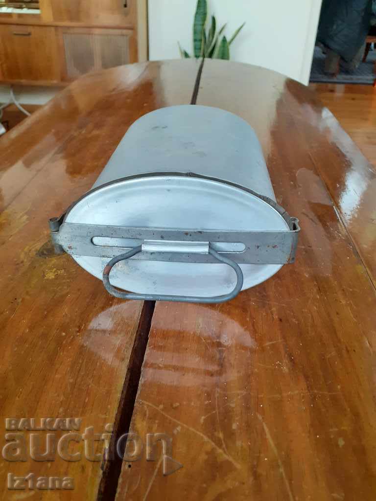 Auction Old aluminum food box Auction Old aluminum food box