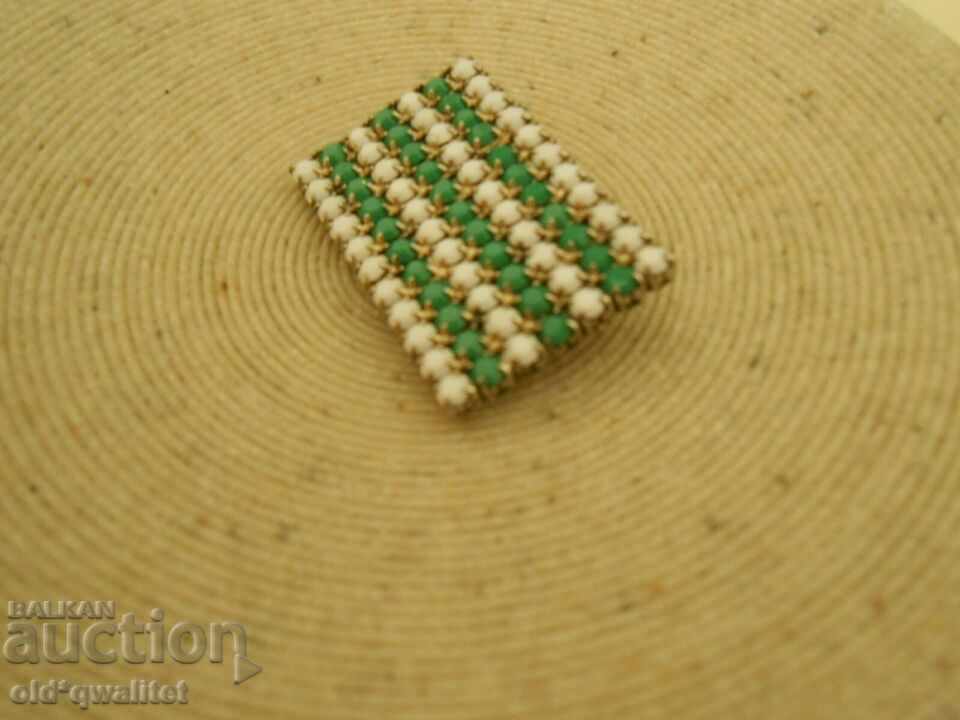 Auction Attractive old BROOCH in white and green, circa 1960s Auction Attractive old BROOCH in white and green, circa 1960s