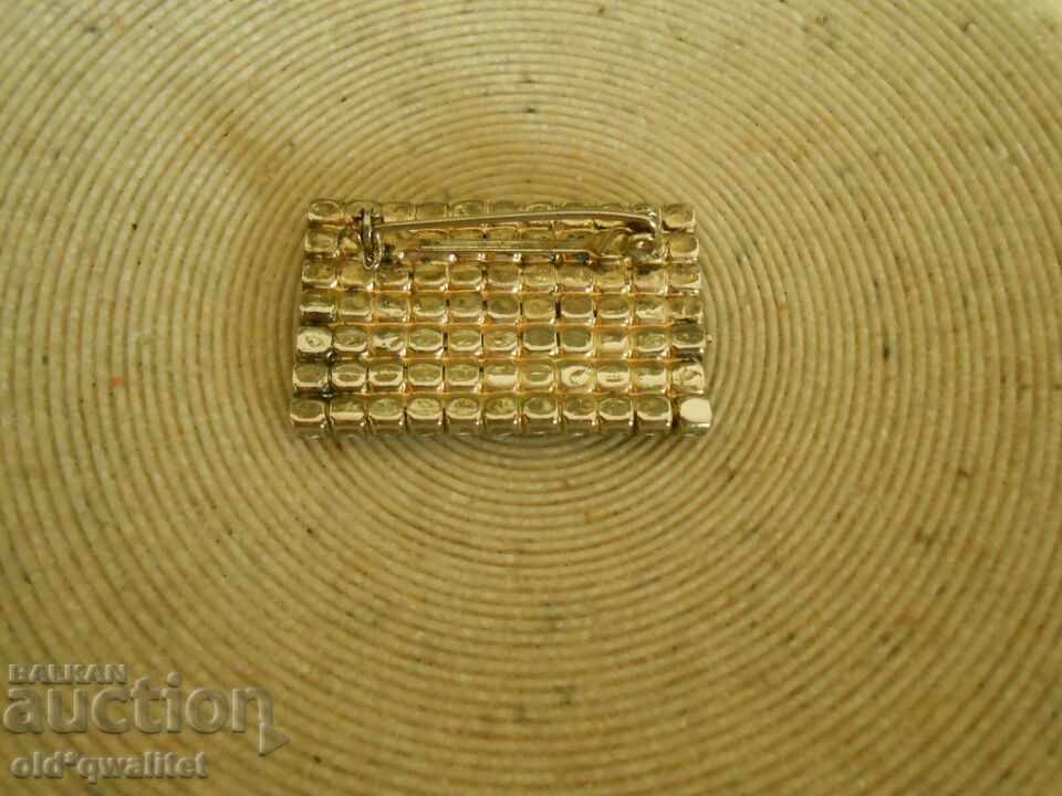 Delivery of Attractive old BROOCH in white and green, circa 1960s Delivery of Attractive old BROOCH in white and green, circa 1960s