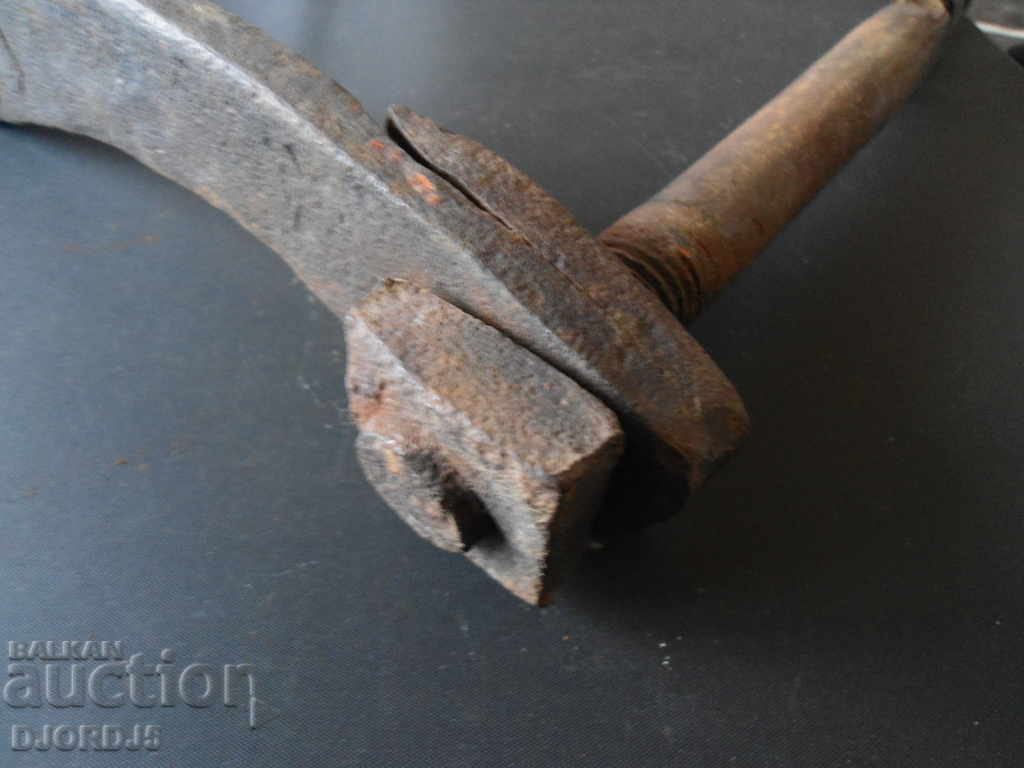 Delivery of An ancient handicraft tool Delivery of An ancient handicraft tool