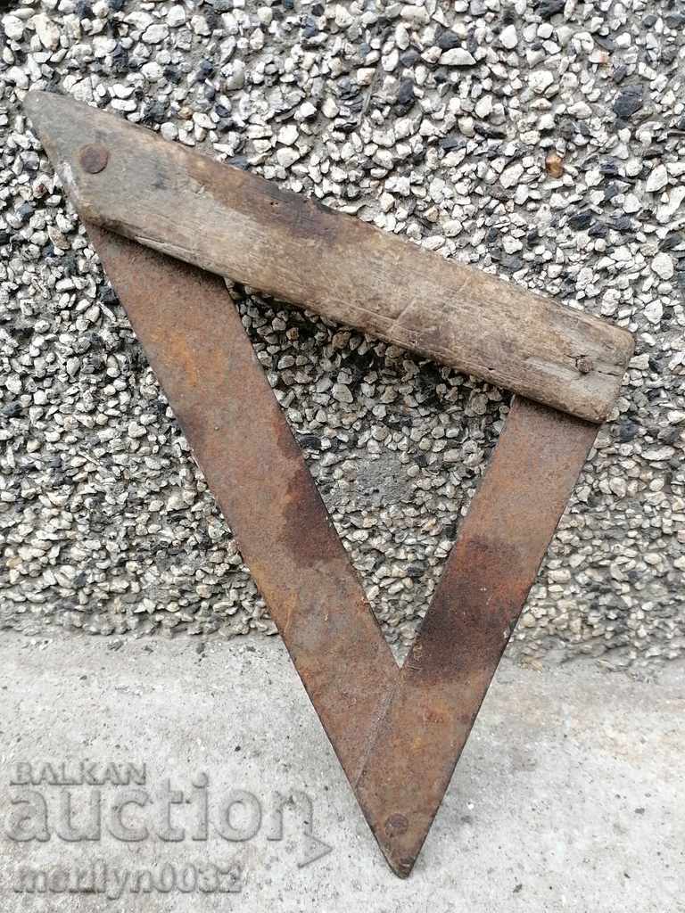 Delivery of Old corner triangle, corner