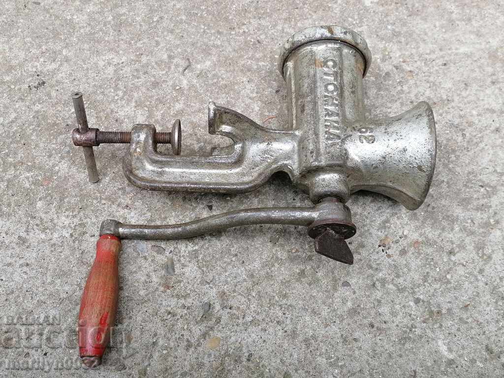 Auction An old meat grinder, a milling machine Auction An old meat grinder, a milling machine