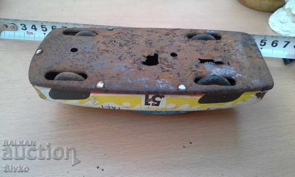 Delivery of Metal stroller from the 60s Delivery of Metal stroller from the 60s