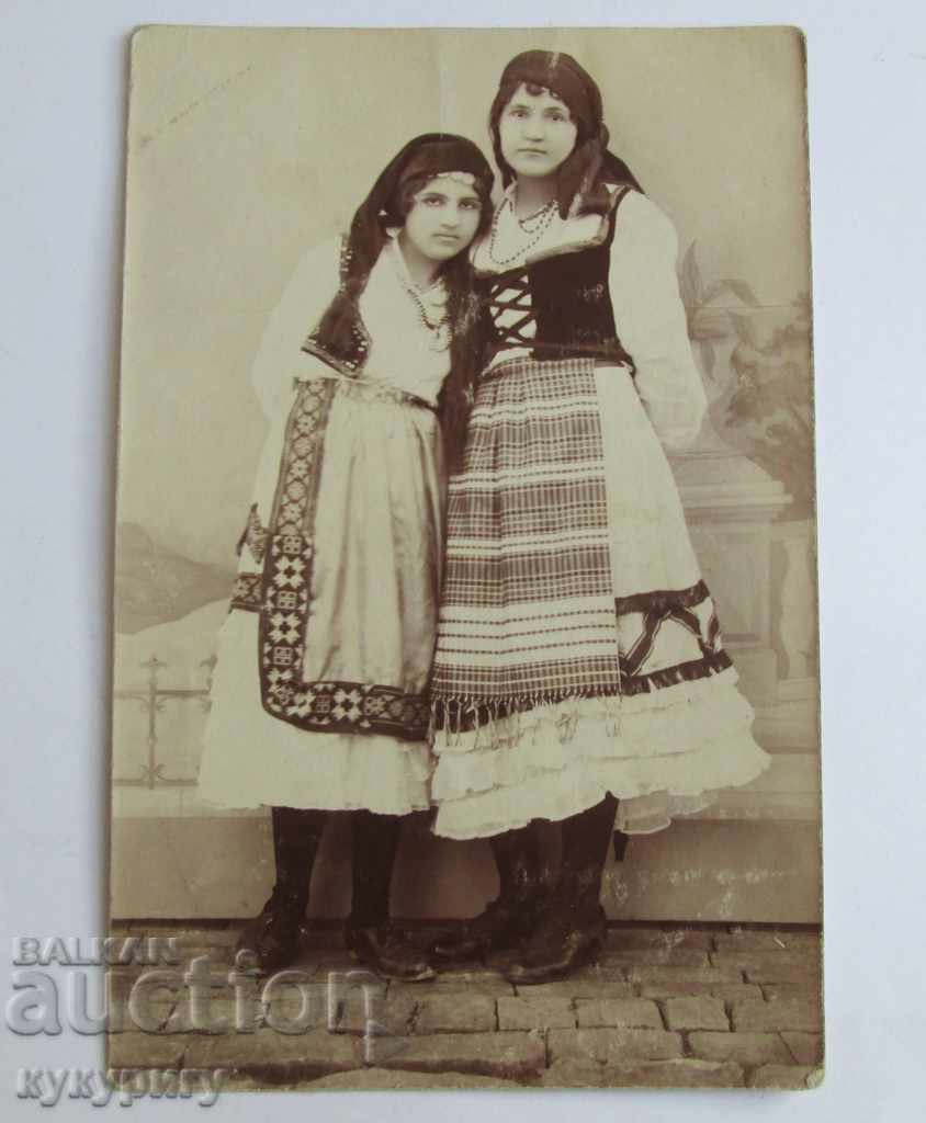 Стара снимка фотография Момичета от Разград с носия 1918г