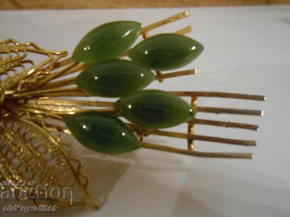 Auction Wonderful BROOCH with natural Jade, filigree, gilded Auction Wonderful BROOCH with natural Jade, filigree, gilded
