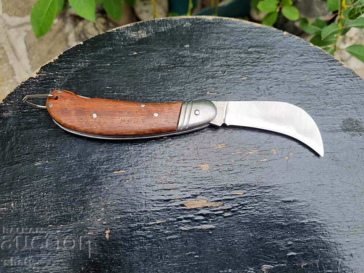 Knife for mushrooms and transplanting.