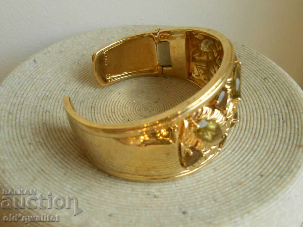 ΒΡΑΧΙΟΛΙ ΑΣΗΜΕΝΙΟ φαρδύ, πέτρες, ΑΣΗΜΙ 925 με επιχρύσωση με τιμή 1200.00 BGN | € 613.55 ΒΡΑΧΙΟΛΙ ΑΣΗΜΕΝΙΟ φαρδύ, πέτρες, ΑΣΗΜΙ 925 με επιχρύσωση με τιμή 1200.00 BGN | € 613.55