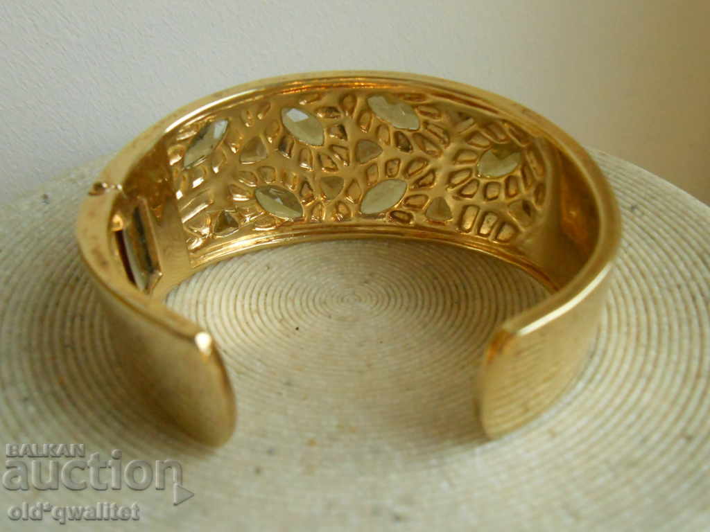 Δημοπρασία ΒΡΑΧΙΟΛΙ ΑΣΗΜΕΝΙΟ φαρδύ, πέτρες, ΑΣΗΜΙ 925 με επιχρύσωση Δημοπρασία ΒΡΑΧΙΟΛΙ ΑΣΗΜΕΝΙΟ φαρδύ, πέτρες, ΑΣΗΜΙ 925 με επιχρύσωση