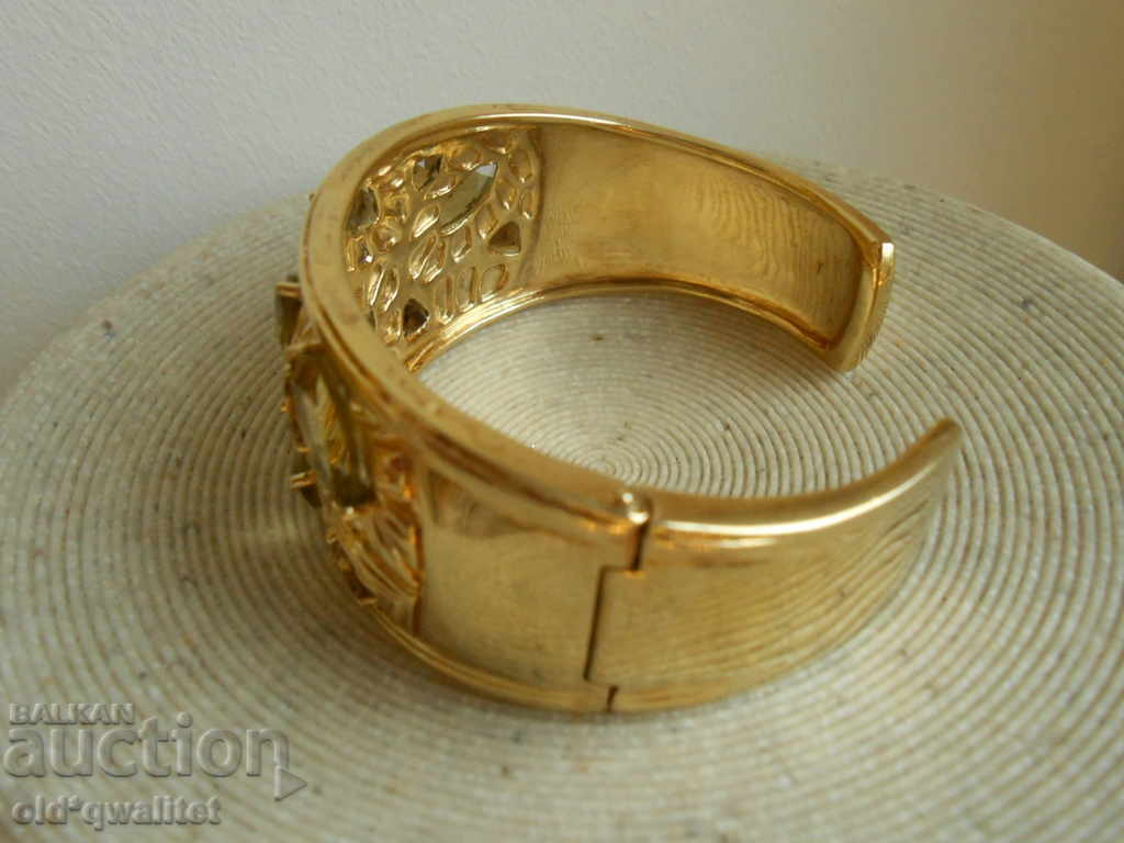 Παράδοση ΒΡΑΧΙΟΛΙ ΑΣΗΜΕΝΙΟ φαρδύ, πέτρες, ΑΣΗΜΙ 925 με επιχρύσωση Παράδοση ΒΡΑΧΙΟΛΙ ΑΣΗΜΕΝΙΟ φαρδύ, πέτρες, ΑΣΗΜΙ 925 με επιχρύσωση