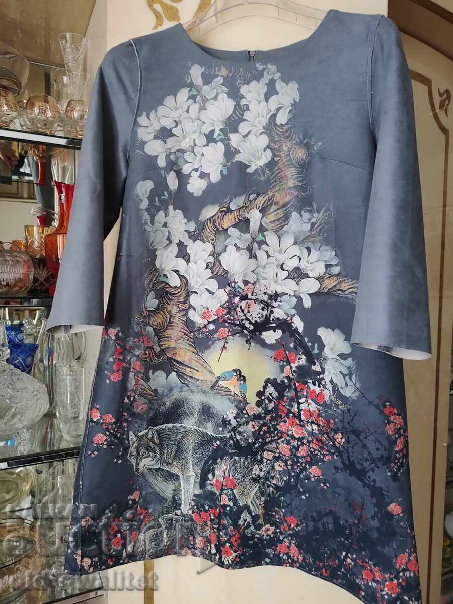 Γυναικείο ελκυστικό κομψό φόρεμα