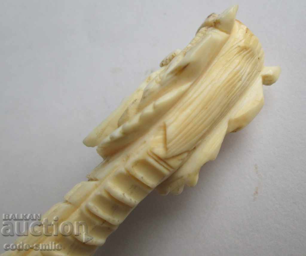 Delivery of Antique Very Old Chinese Dragon Bone Cigarette Delivery of Antique Very Old Chinese Dragon Bone Cigarette