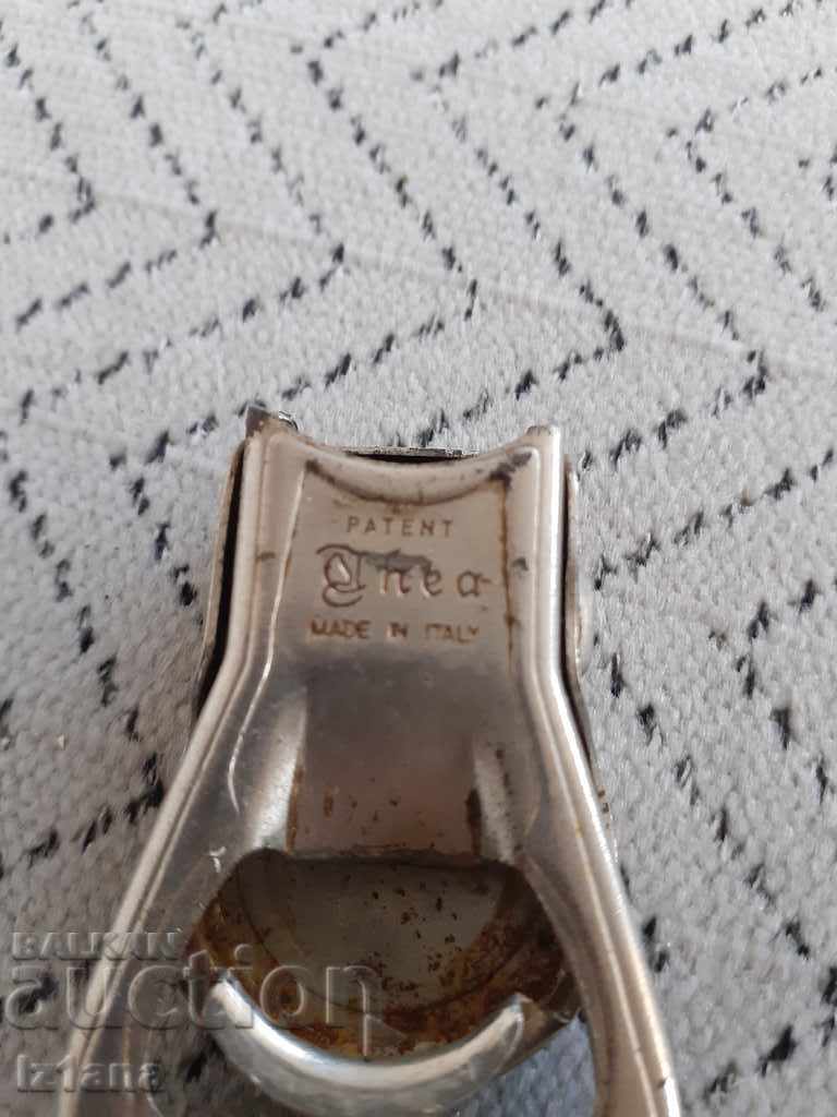 An old opener with price 12.00 BGN | € 6.14 An old opener with price 12.00 BGN | € 6.14