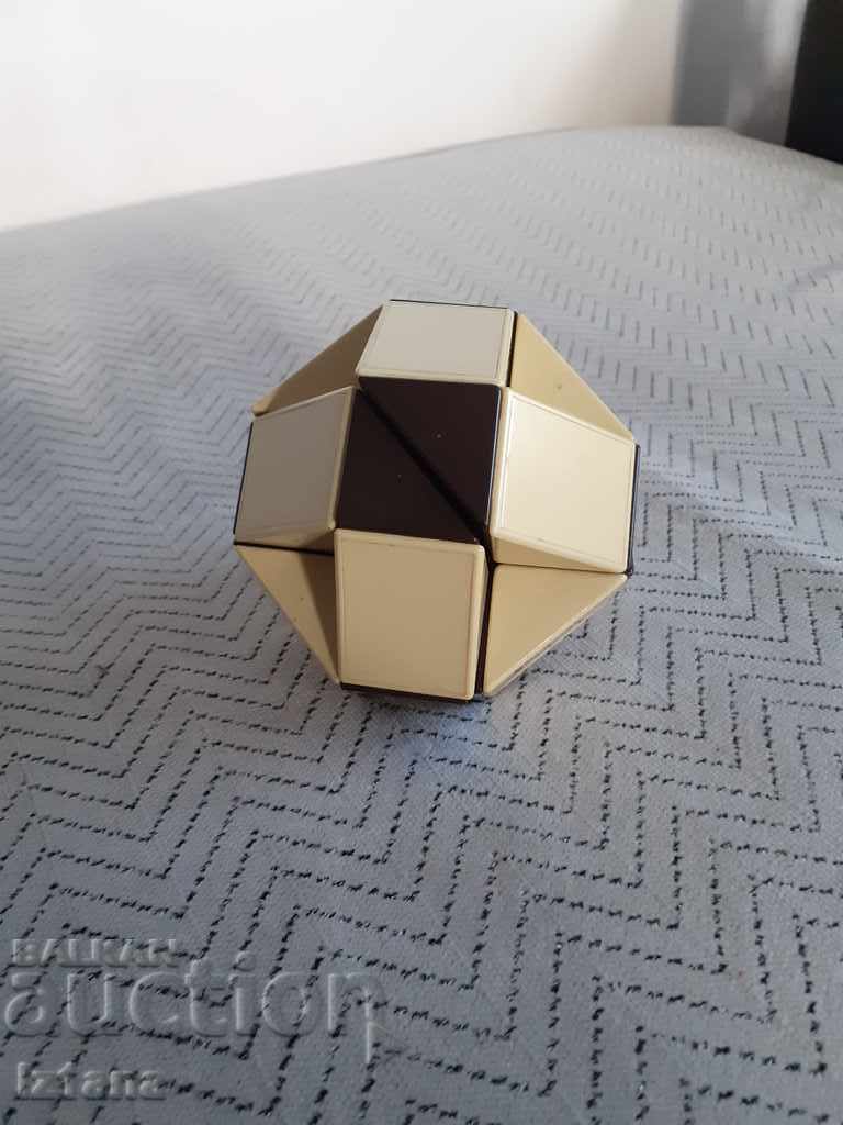 Sarpe vechi de jucarii cu preț 50.00 BGN | € 25.56