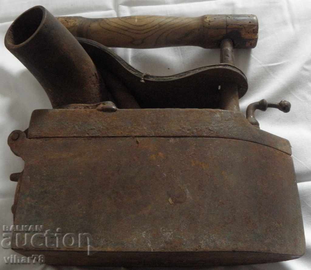 OLD VERY RARE GERMAN IRON IRON WITH MANY MARKINGS