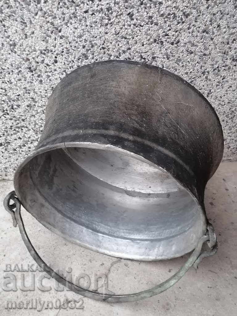 Old harania, copper vessel, large cauldron, copper, dustpan with price 195.90 BGN | € 100.16 Old harania, copper vessel, large cauldron, copper, dustpan with price 195.90 BGN | € 100.16