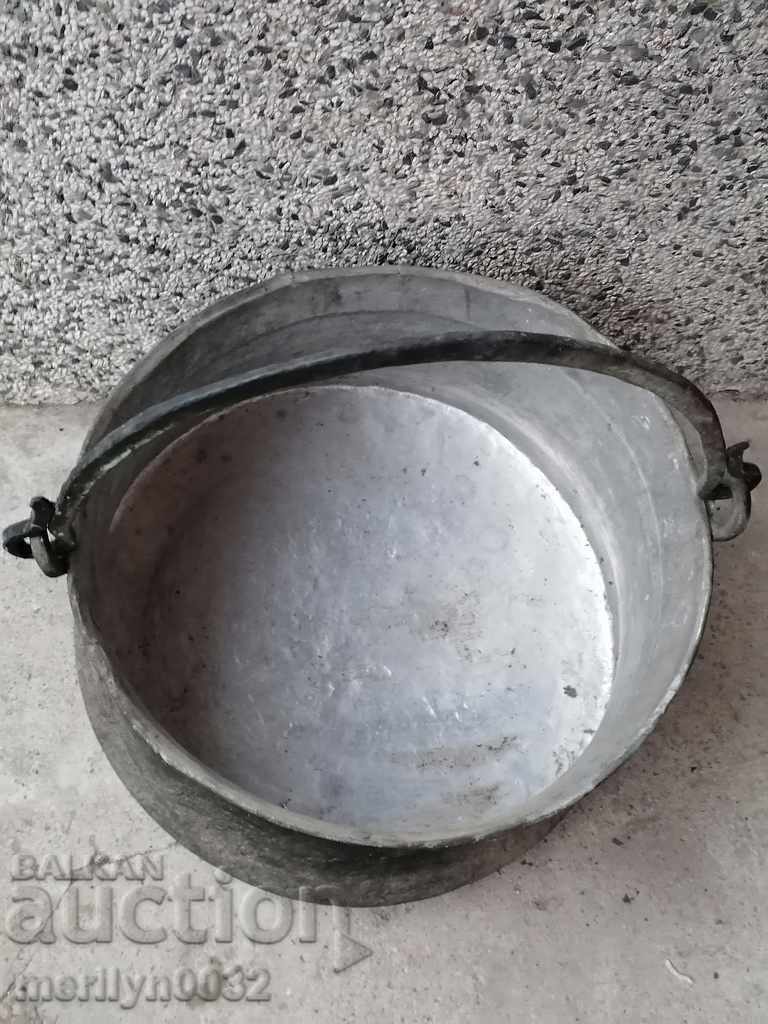 Auction Old harania, copper vessel, large cauldron, copper, dustpan Auction Old harania, copper vessel, large cauldron, copper, dustpan
