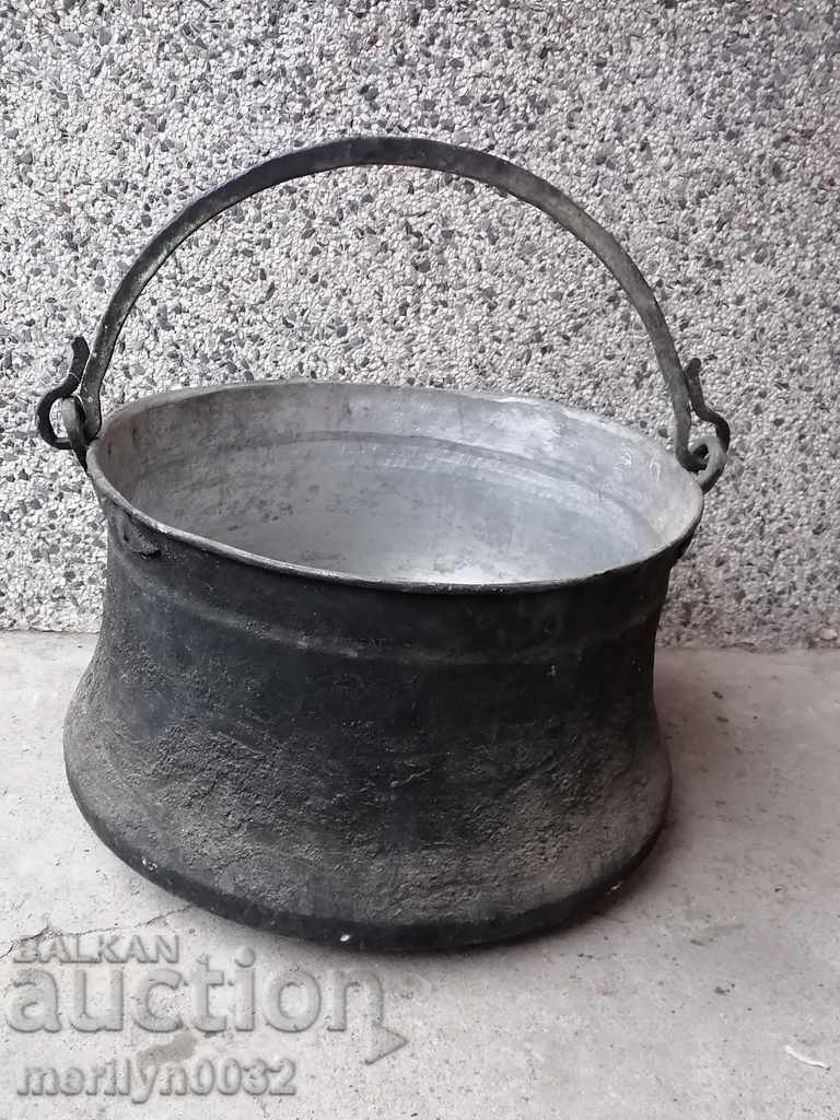 Old harania, copper vessel, large cauldron, copper, dustpan Old harania, copper vessel, large cauldron, copper, dustpan