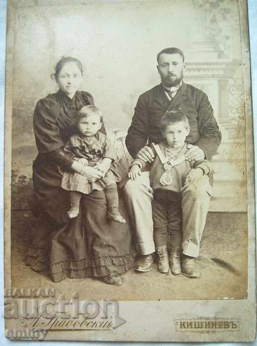 Стара снимка фотография картон семейство Кишинев Русия