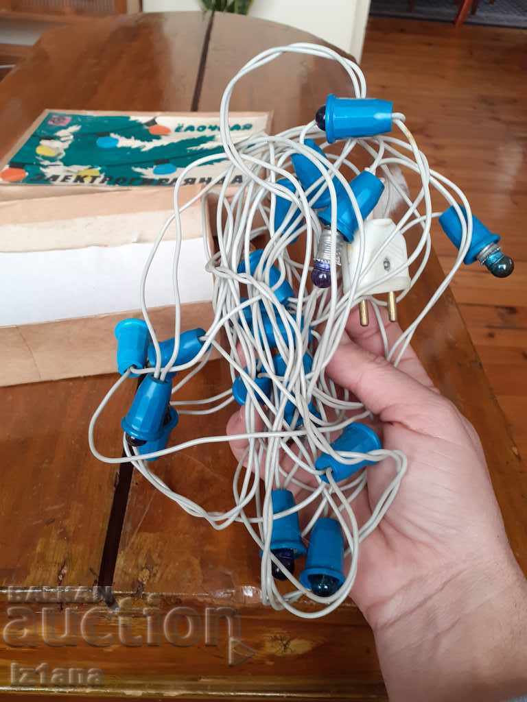 Delivery of Old electric garland Delivery of Old electric garland