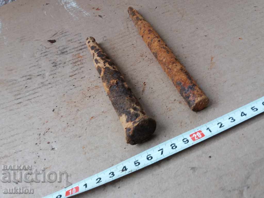 Delivery of LOT OF TWO FORGED WEDGES, CUTTER