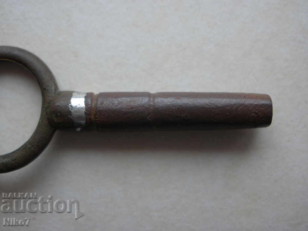 Παράδοση Παλιό κλειδί από ένα παλιό ρολόι τσέπης.