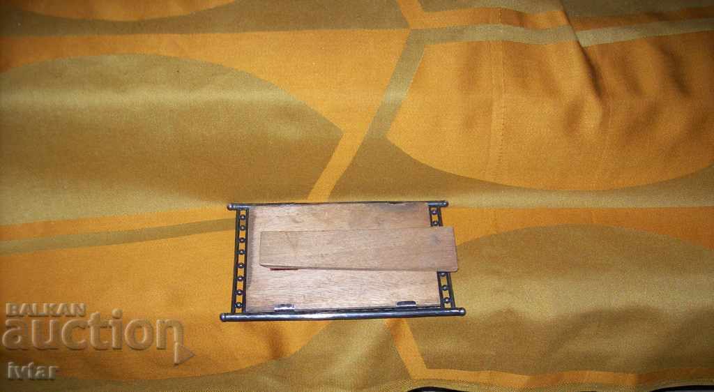 Delivery of Old English silver stand, frame, picture stand Delivery of Old English silver stand, frame, picture stand