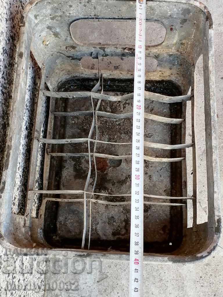 Metal cartridge case for bottles of oil from the PRC - 5