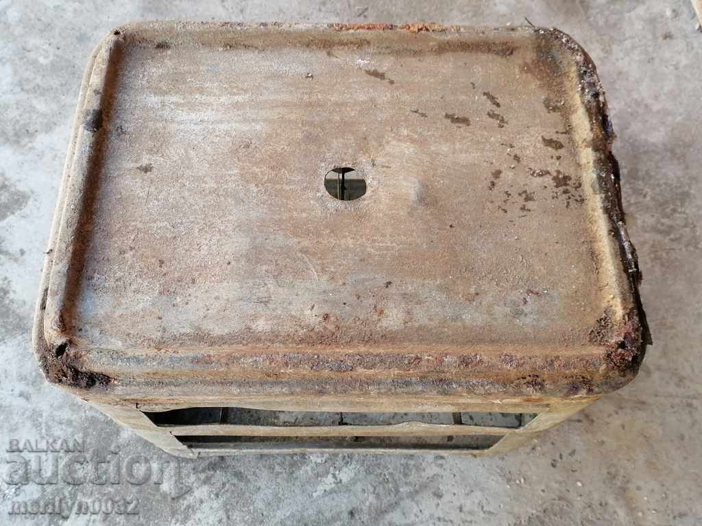 Metal cartridge case for bottles of oil from the PRC - 7