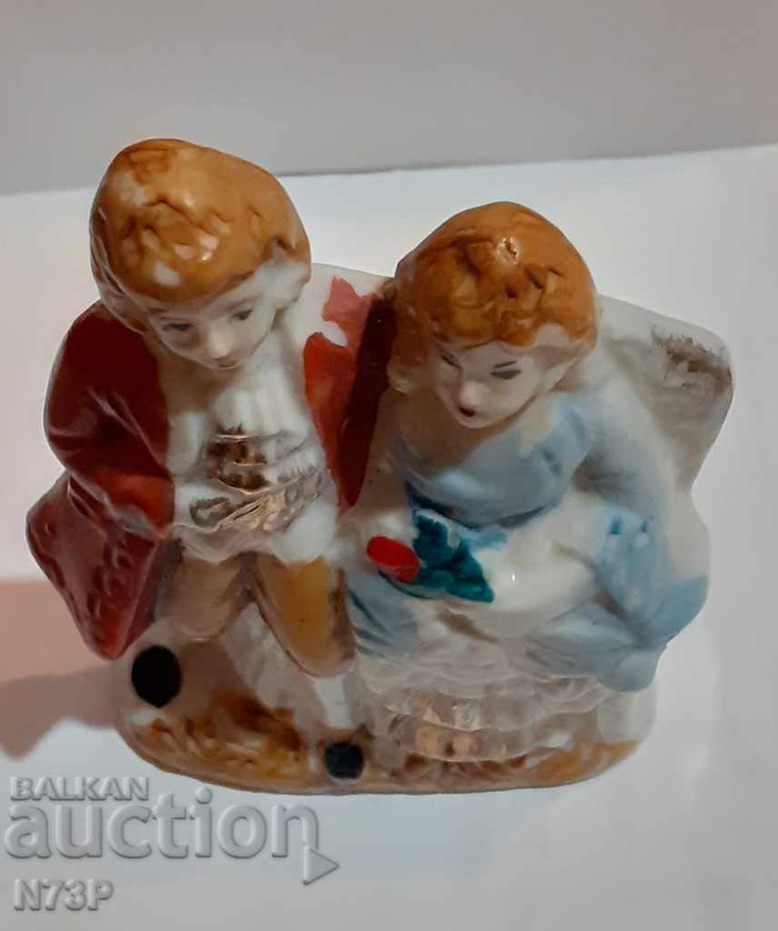 OLD PORCELAIN FIGURE. MADE IN JAPAN. - 6 OLD PORCELAIN FIGURE. MADE IN JAPAN. - 6