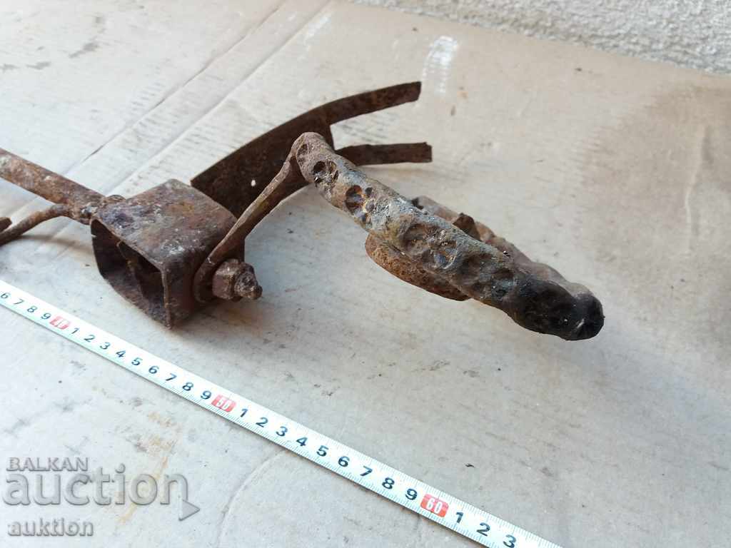 Delivery of OLD MASSIVE FORGED PART OF PHYTON - ORNAMENTS Delivery of OLD MASSIVE FORGED PART OF PHYTON - ORNAMENTS