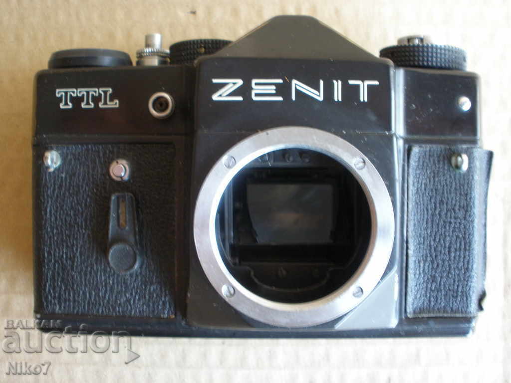 Vechi aparat de fotografiat sovietic-ZENIT-TTL. cu preț 40.00 BGN | € 20.45