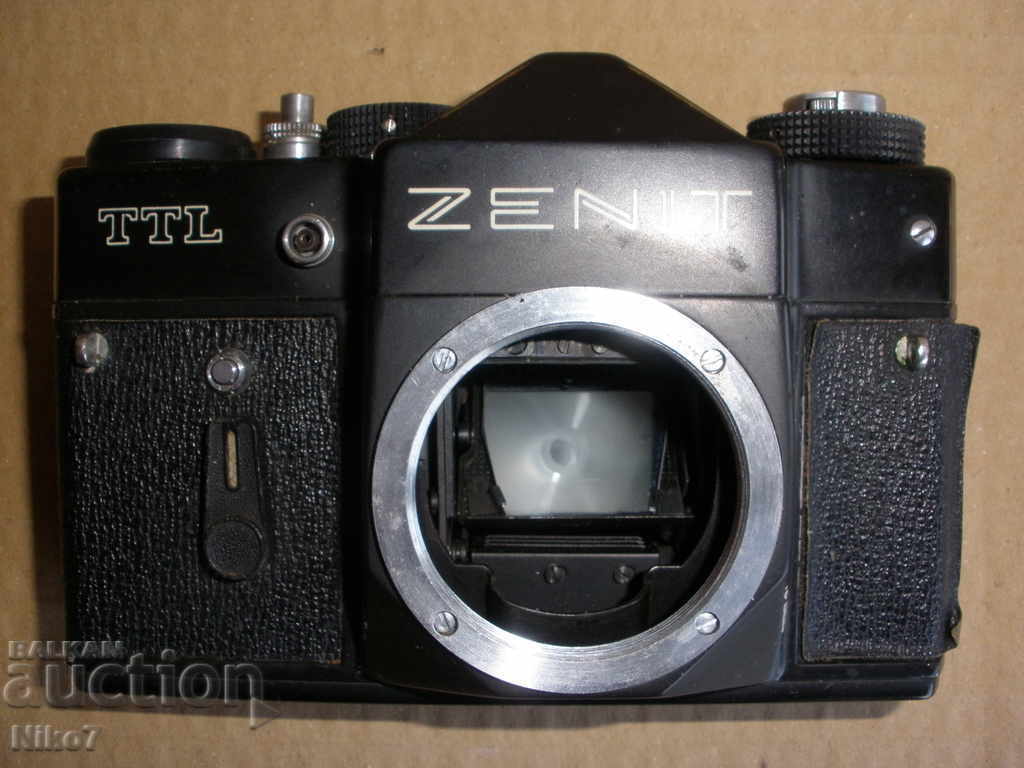 Vechi aparat de fotografiat sovietic-ZENIT-TTL.