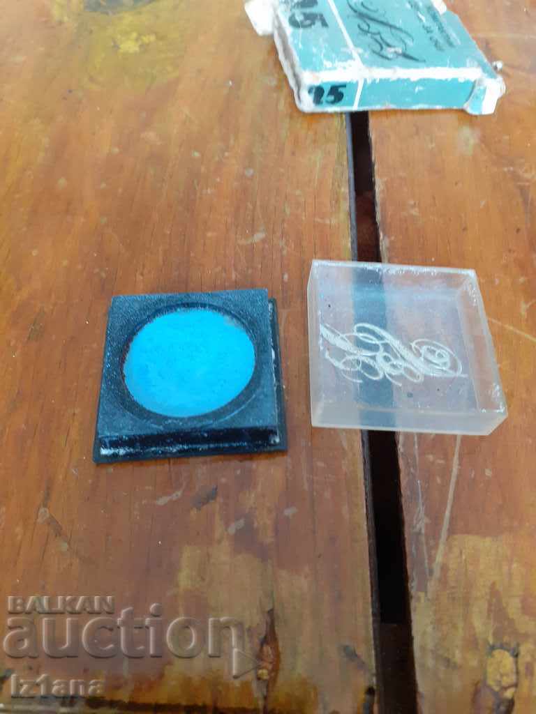 Delivery of Old eye shadows Delivery of Old eye shadows