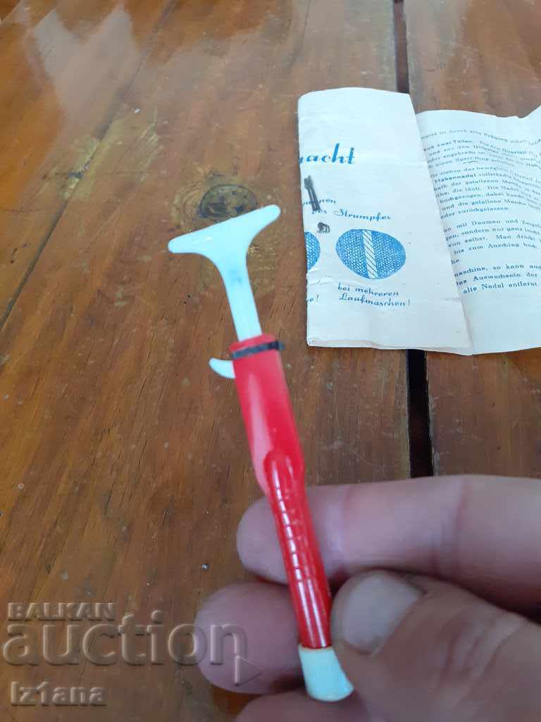 Auction  Old automatic needle for stitches