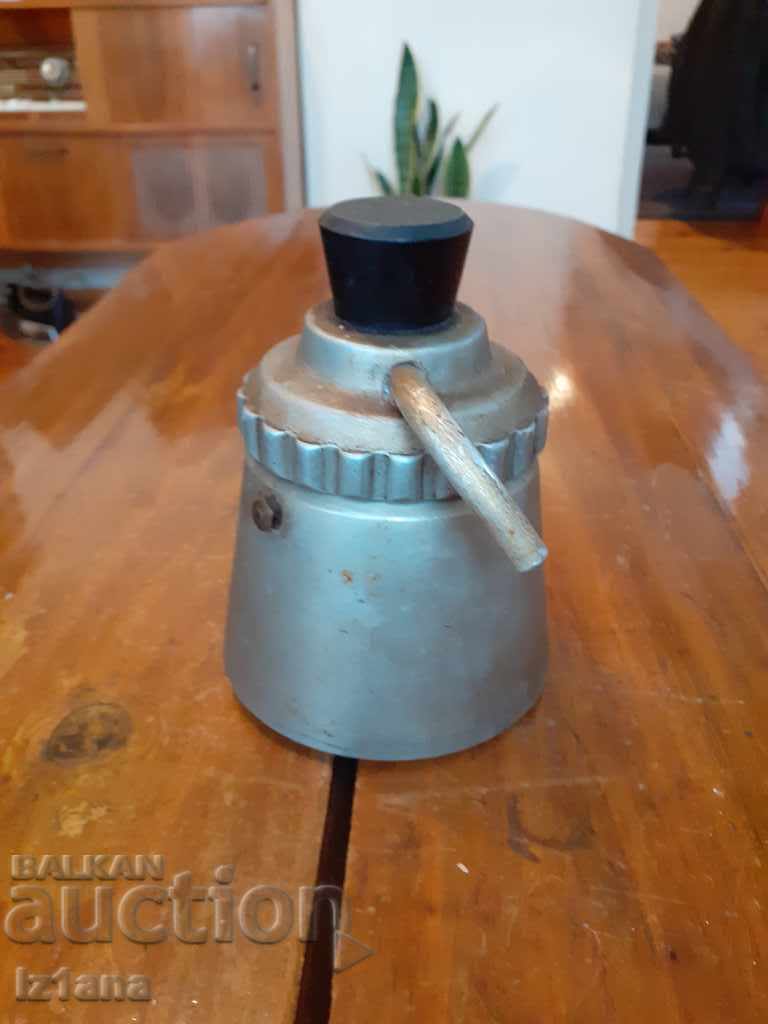 An old coffee maker with price 25.00 BGN | € 12.78 An old coffee maker with price 25.00 BGN | € 12.78