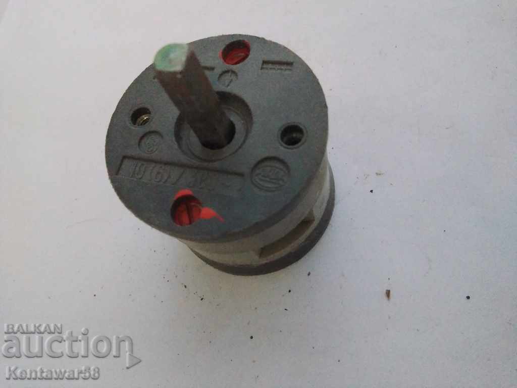 Switch 10 A / 380V - new. with price 5.00 BGN | € 2.56 Switch 10 A / 380V - new. with price 5.00 BGN | € 2.56