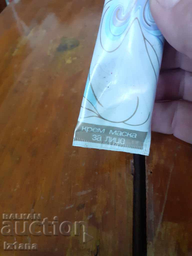 Auction  Old cream face mask Laska