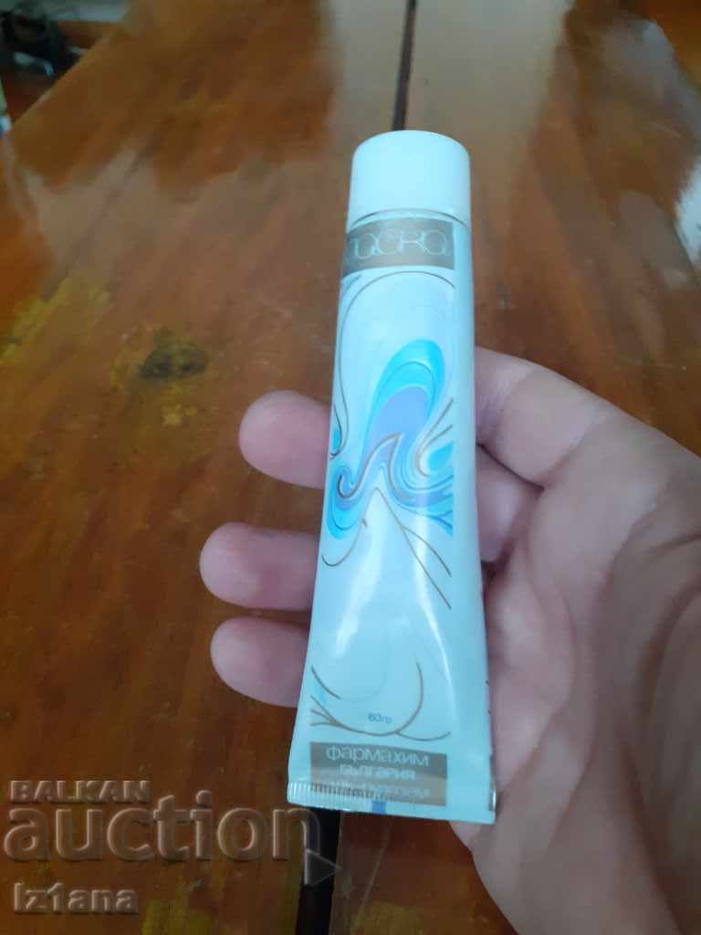 Delivery of Old cream face mask Laska